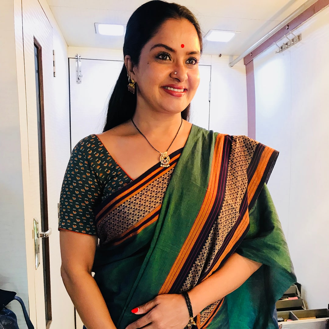 Actress Pragathi aunty Photo gallery