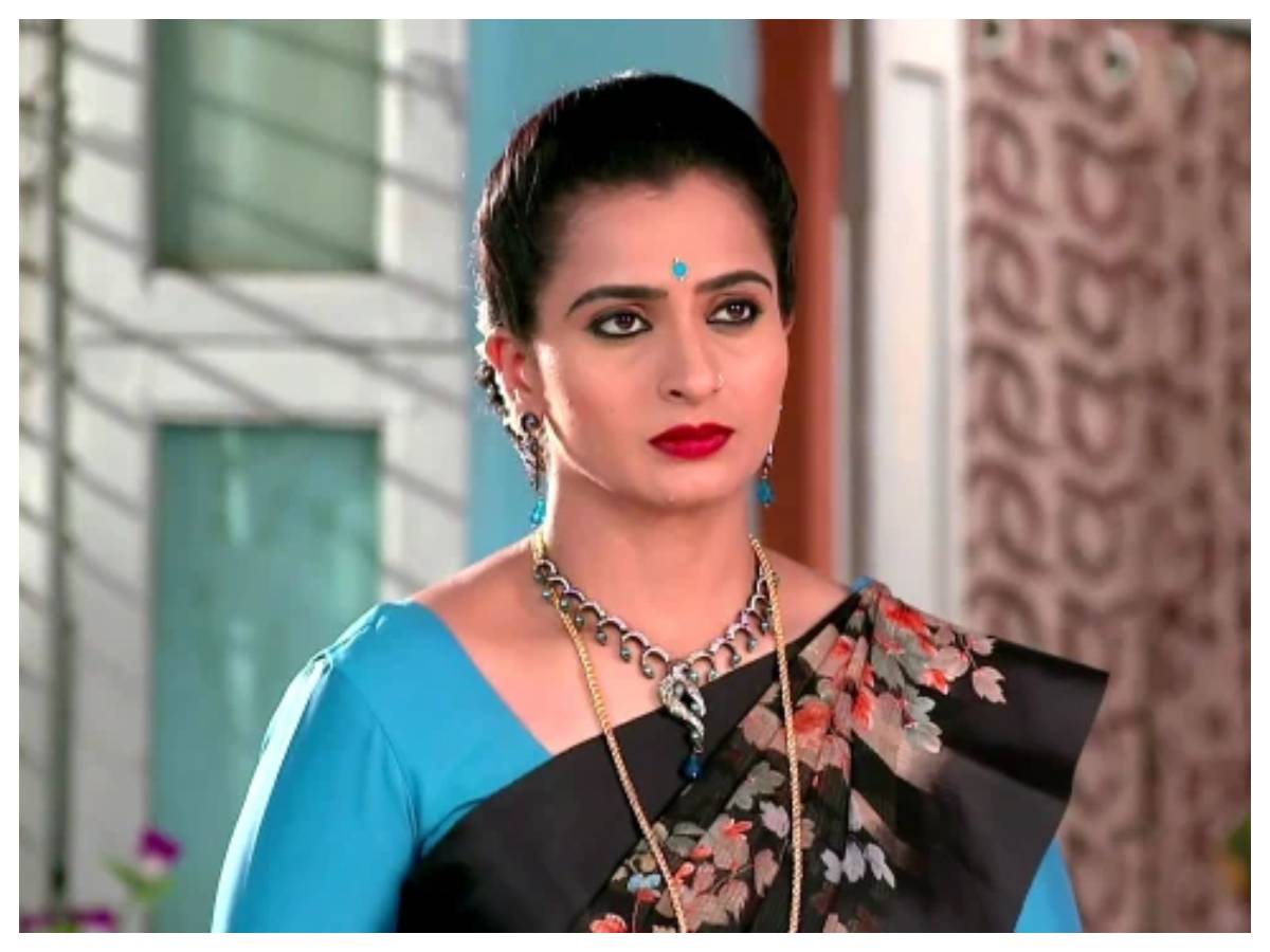 Karthika Deepam  Soundarya real images