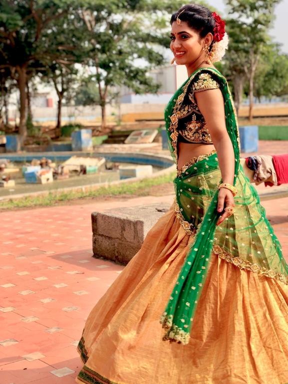 Adirindi Anchor Sameera Sherief Haif saree images