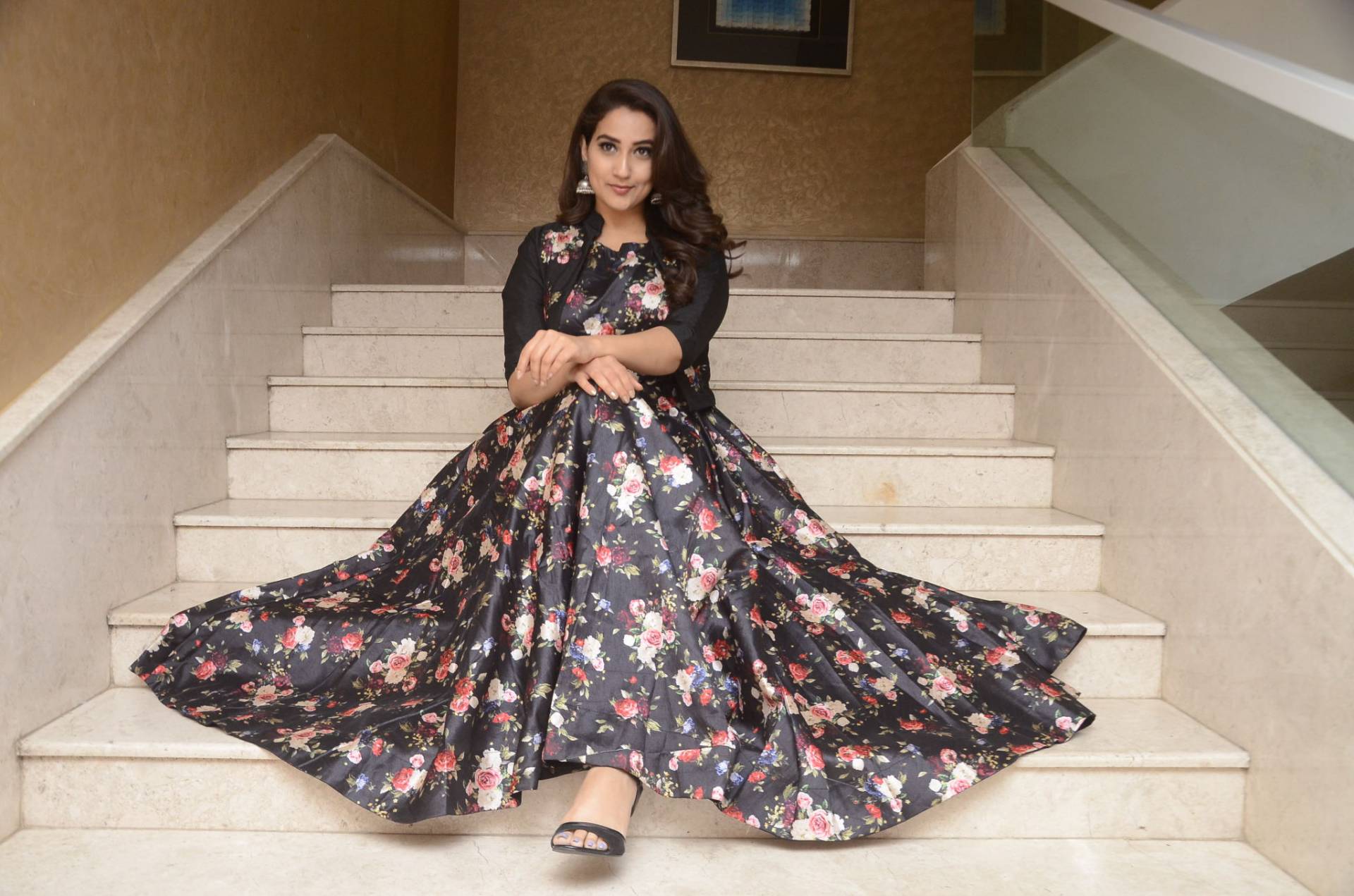 Anchor Manjusha PICS