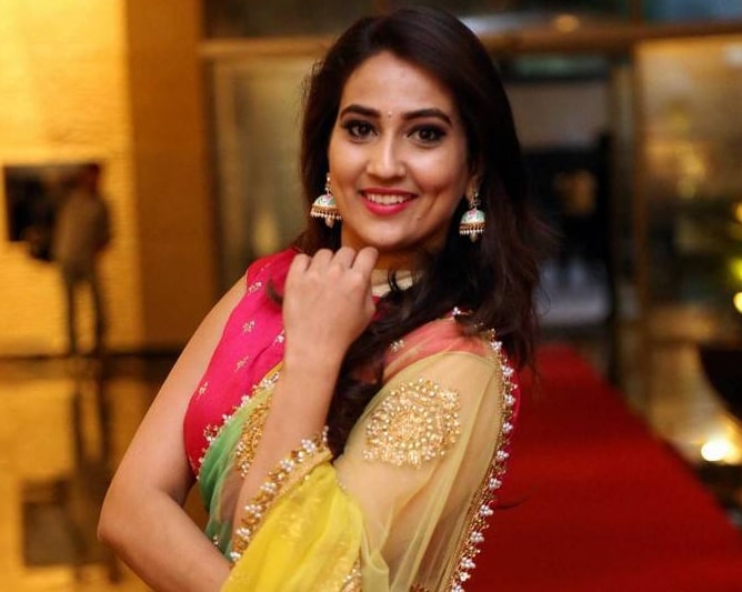 Anchor Manjusha PICS