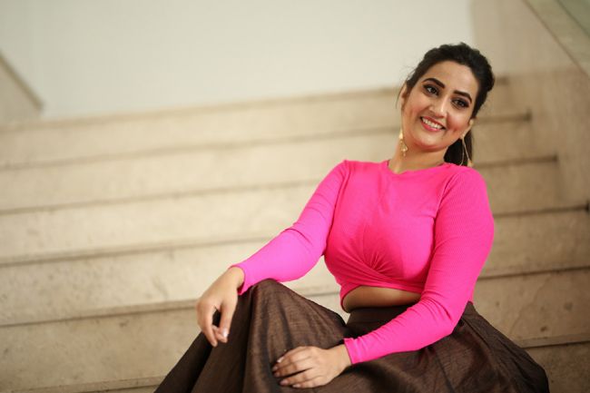 Anchor Manjusha latest images