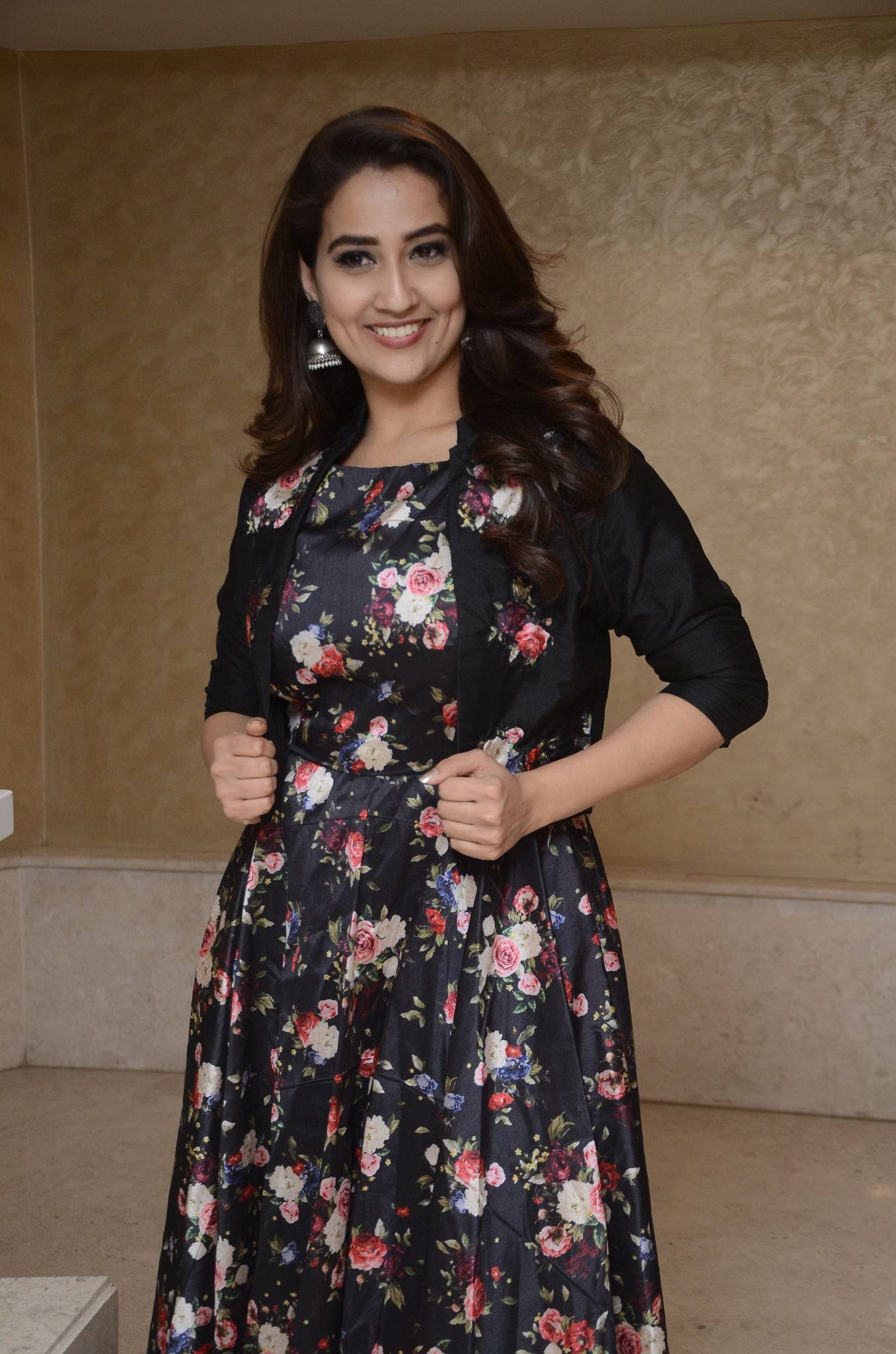 Anchor Manjusha photos