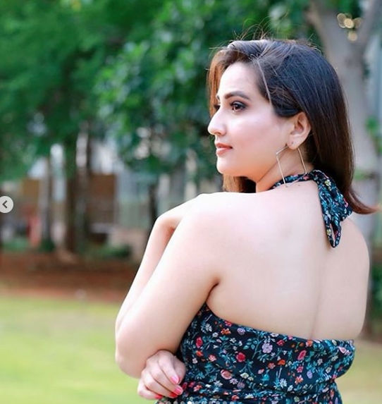 Anchor Manjusha hot images