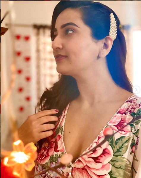 Anchor Manjusha hot images