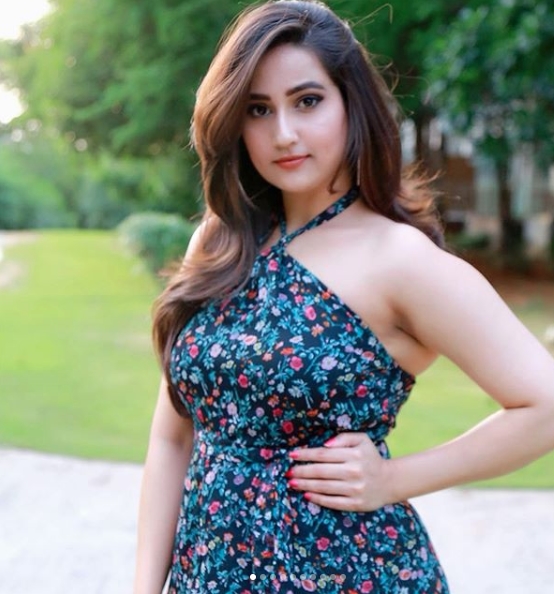 Anchor Manjusha hot images