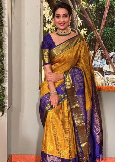 Anchor Manjusha Saree images