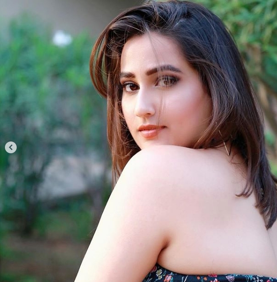 Anchor Manjusha hot images