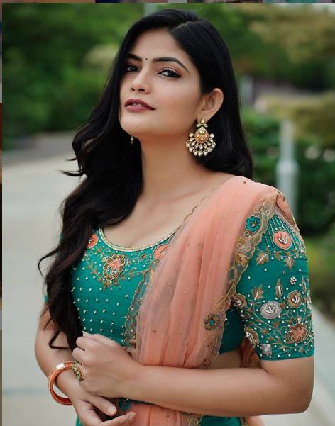 seethamma vakitlo sirimalle chettu actress kalpika ganesh