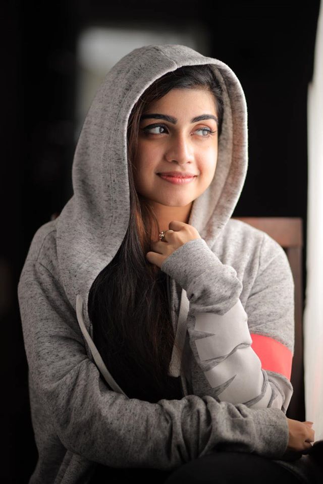 Manasa Radhakrishnan Images, Age, Photos, Family, Biography, Movies ...
