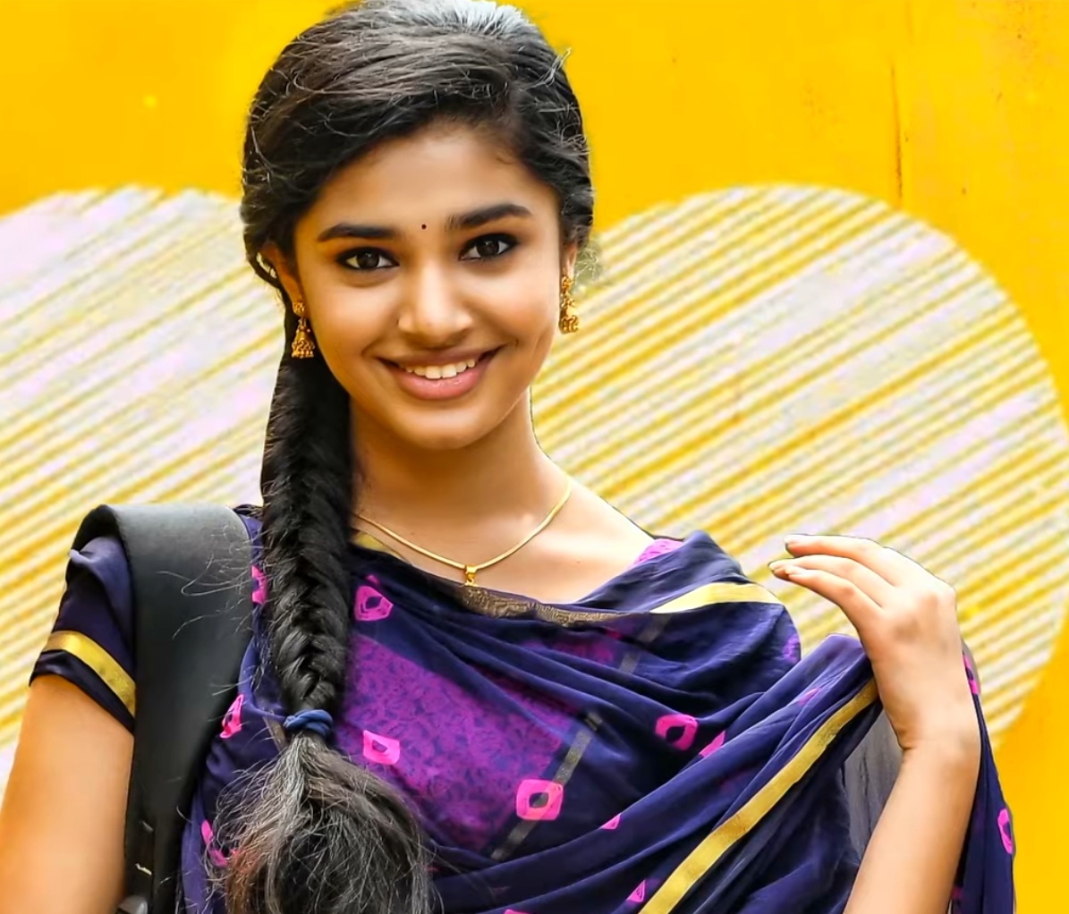 Uppena Heroine Krithi Shetty Images