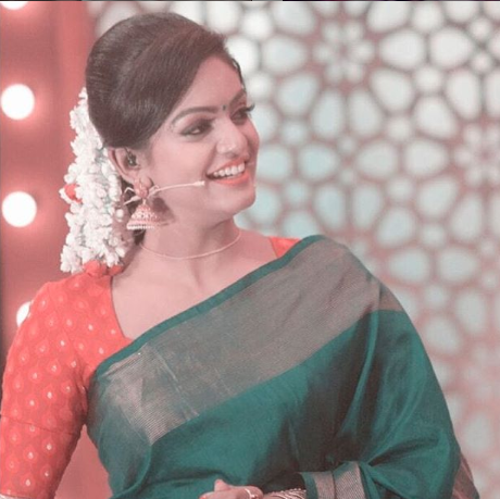 Karthika Deepam Serial Deepa Pics 
