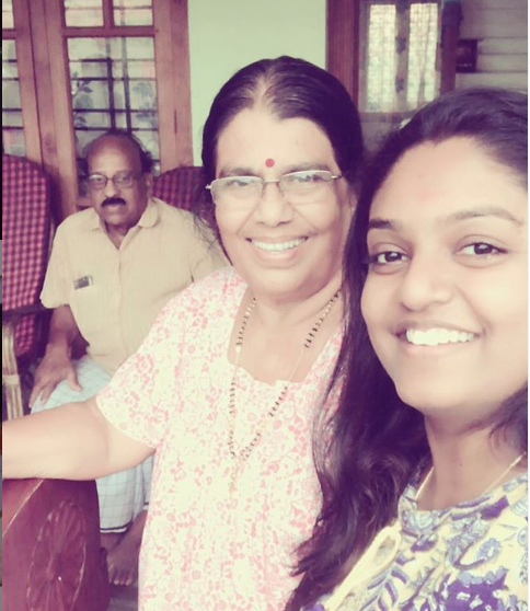karthika deepam nalla deepa personal pics