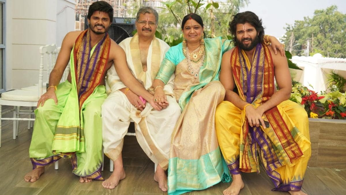 Vijay Devara Konda Family Images