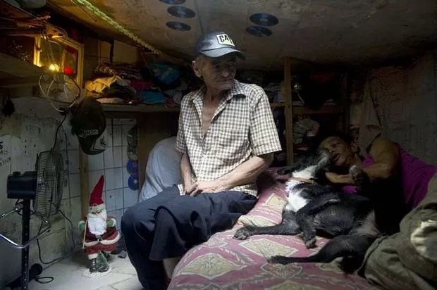 couple lives in sewer