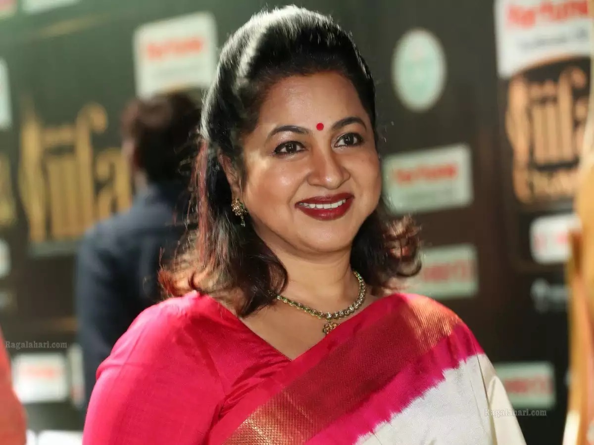 heroines acted in mother roles in second innings
