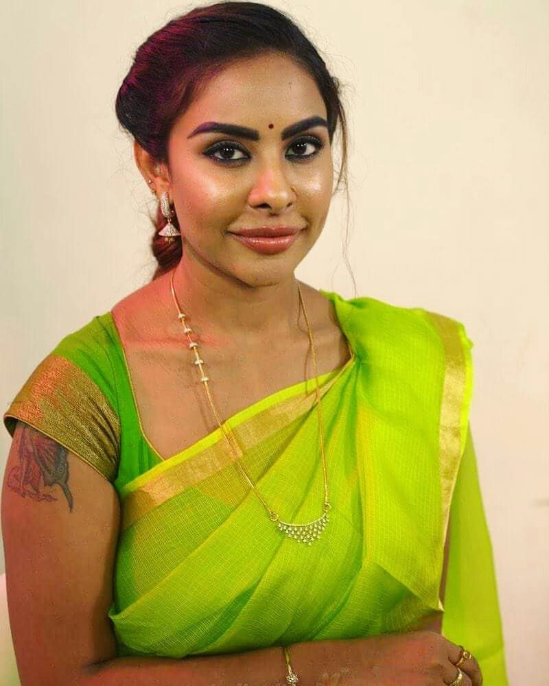 sri reddy comments on samantha dressing sense
