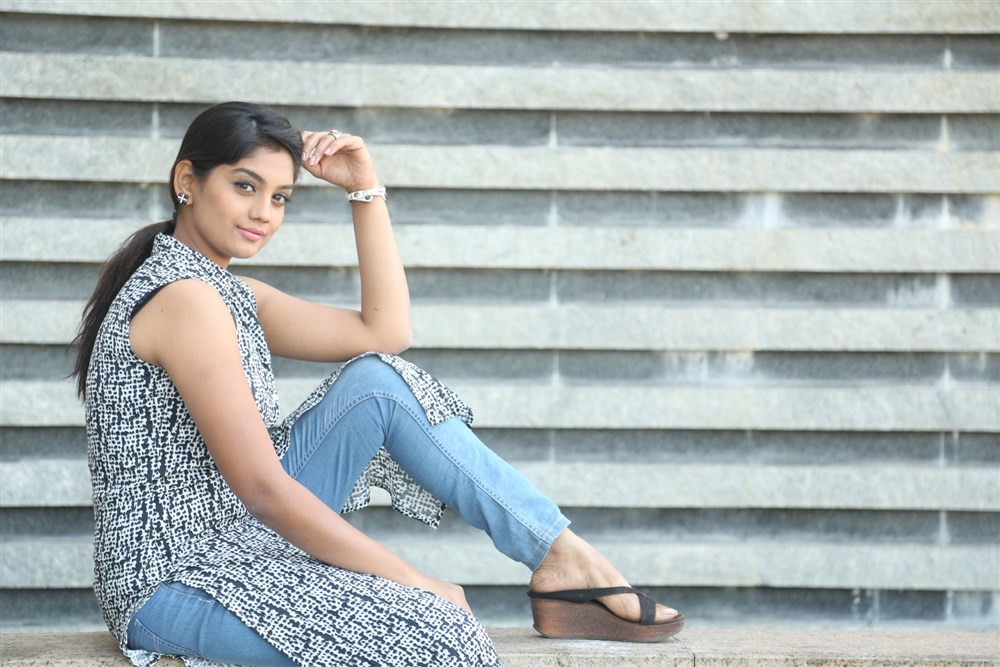 Telugu Tv Actress Karuna Images