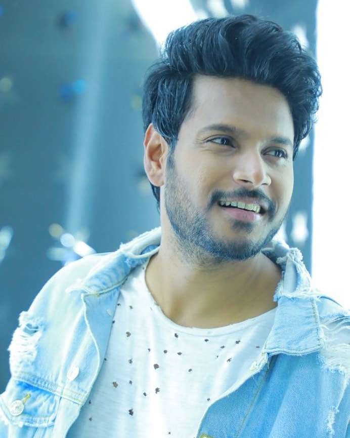 bachelor heroes in tollywood