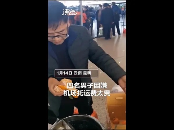 eating orange at ariport