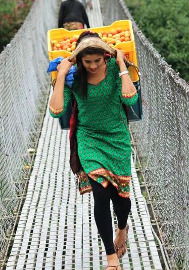 pictures of a girl carrying vegetables went viral
