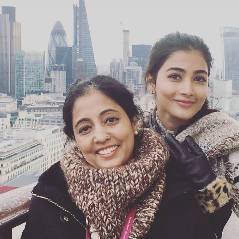 pooja hegde 24