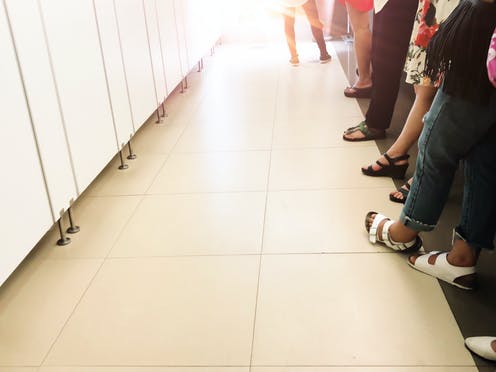 reason behind the doors of public toilets does not reach the floor