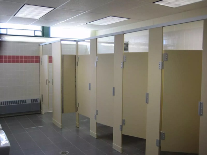 reason behind the doors of public toilets does not reach the floor