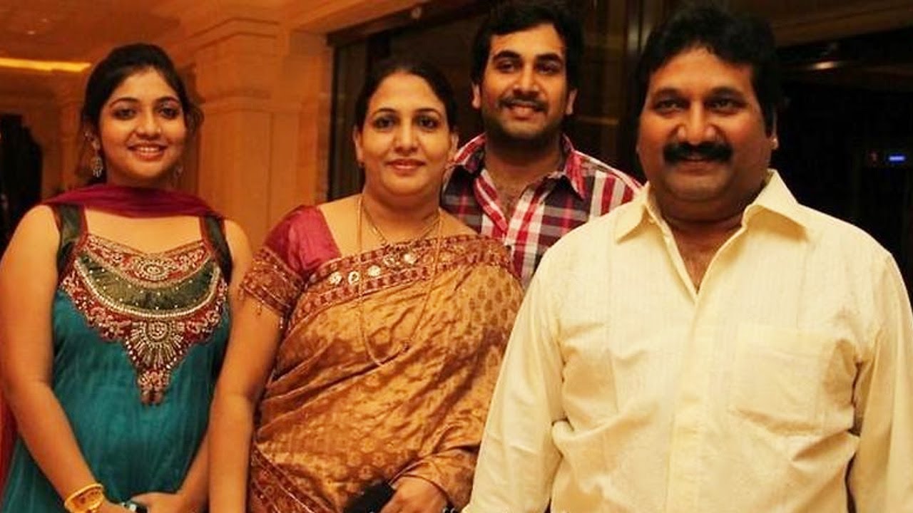 singer mano