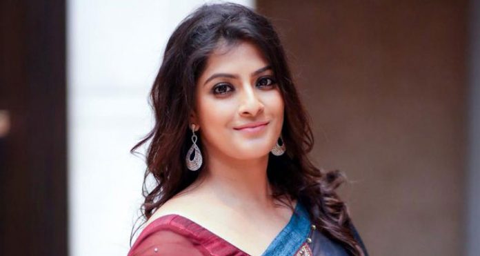 Rare And Young Pictures And Images Collections Of Varalaxmi Sarathkumar, Dazzling Images Collections Of Varalaxmi Sarathkumar.