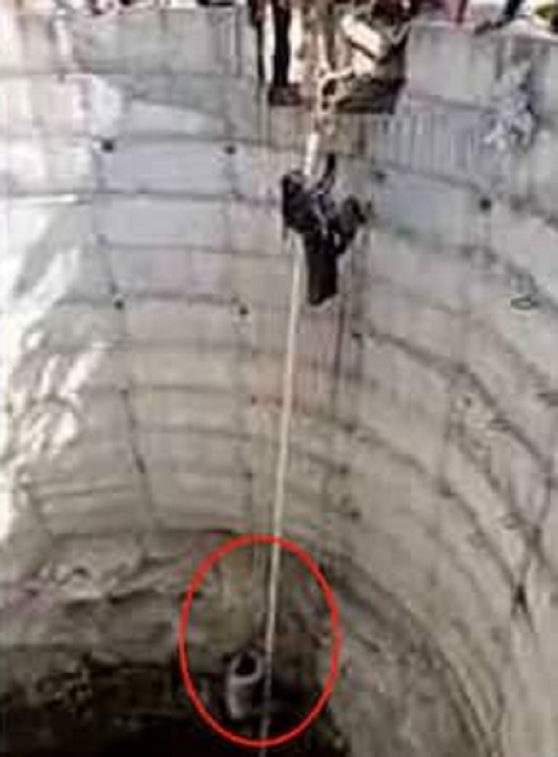 a girl fell into well while trying to take a selfie