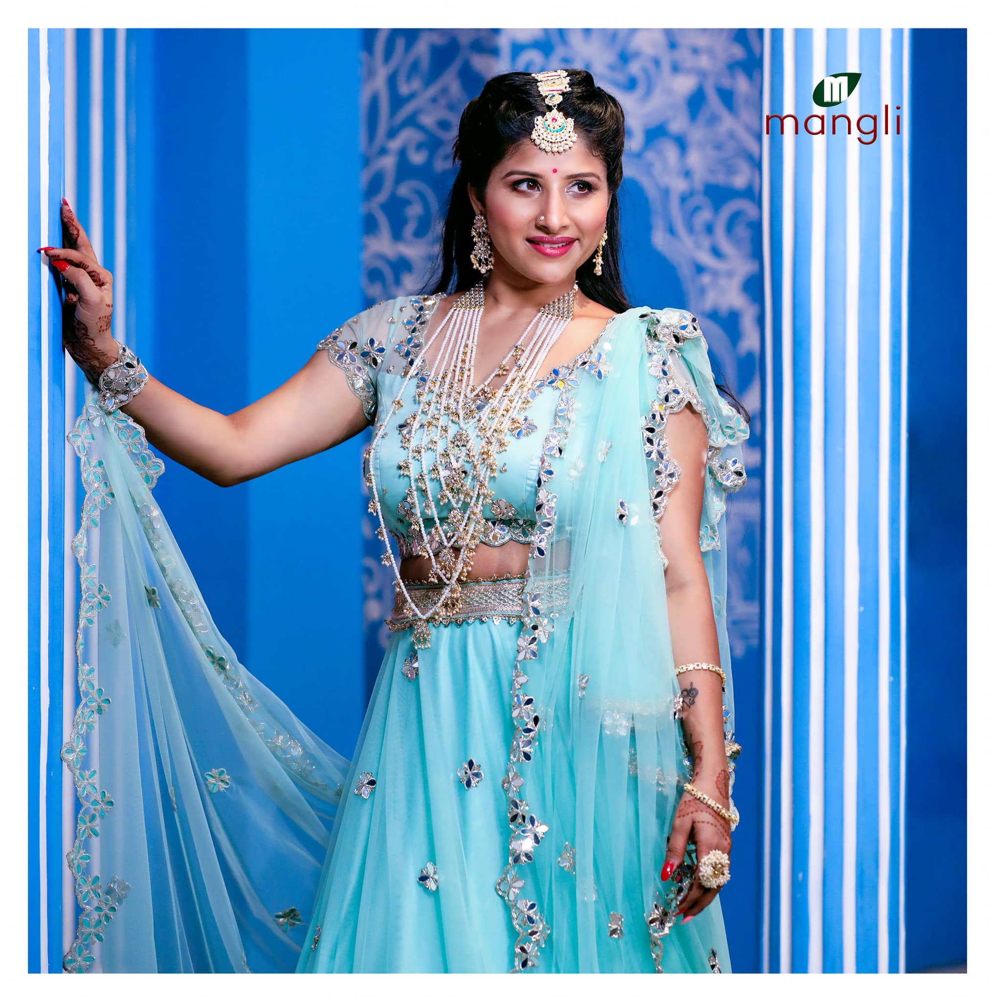 Singer-Mangli-Photos