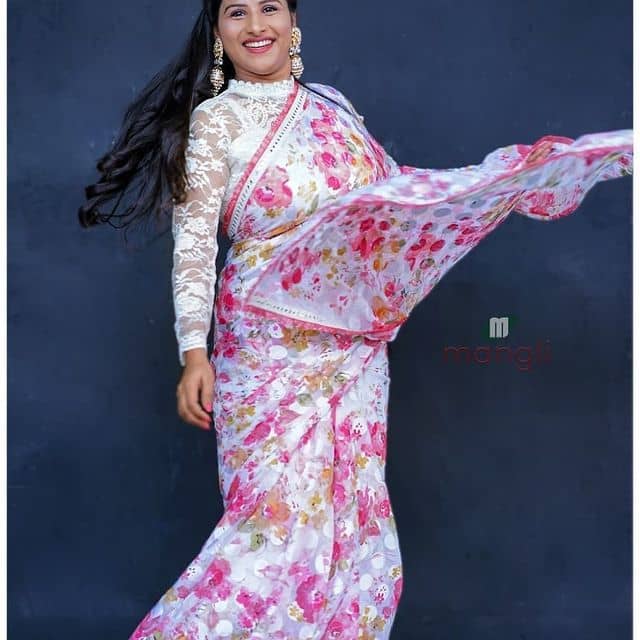 Singer-Mangli-Photos