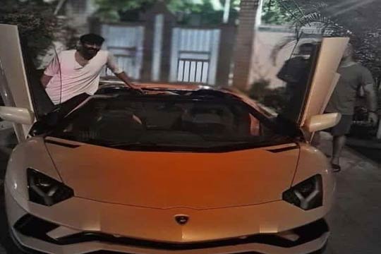 hero-prabhas-car