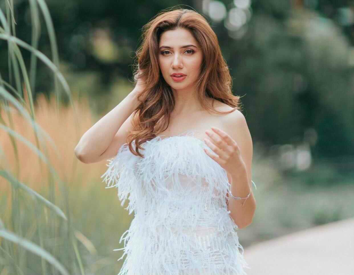 raees heroine mahira khan