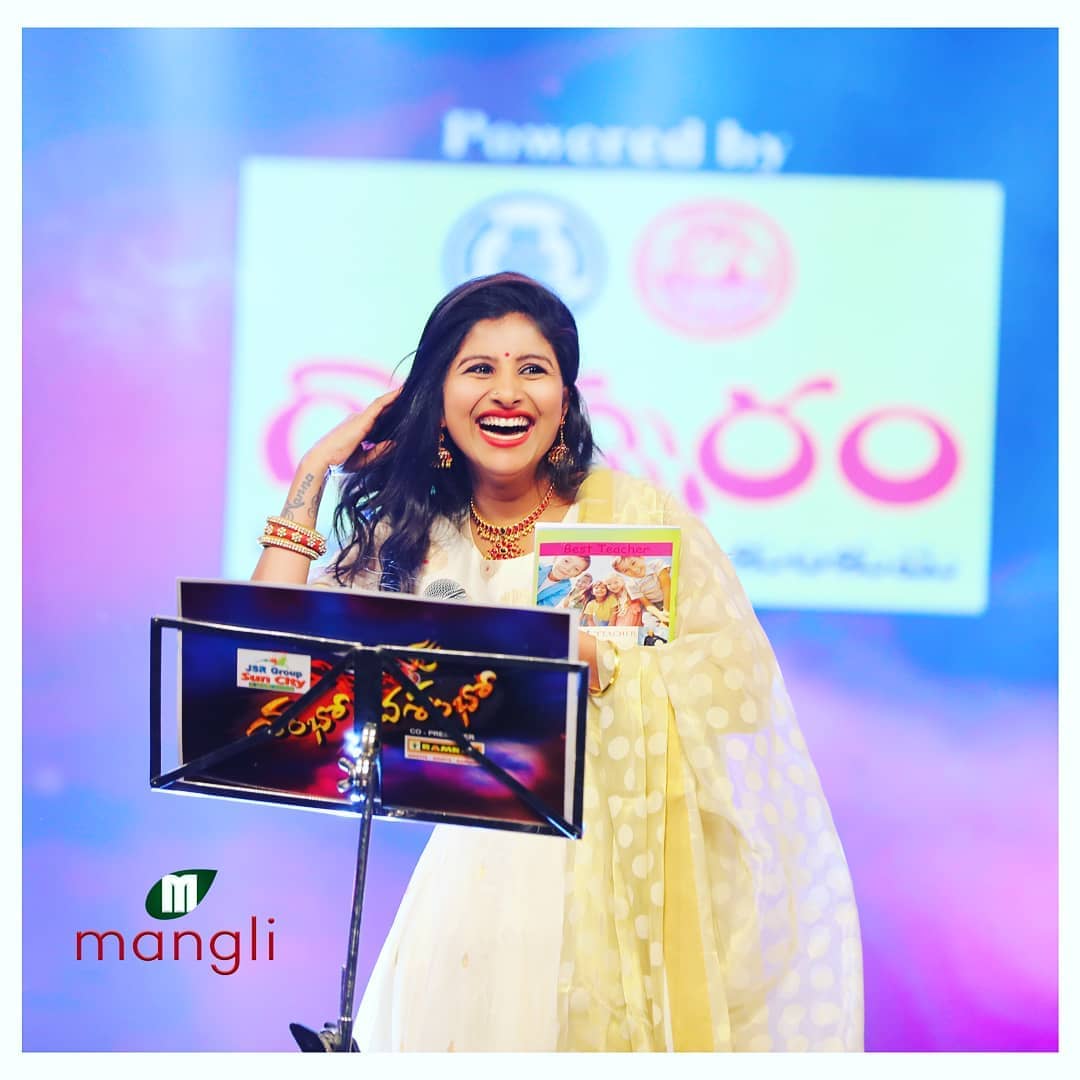 Singer-Mangli-Photos