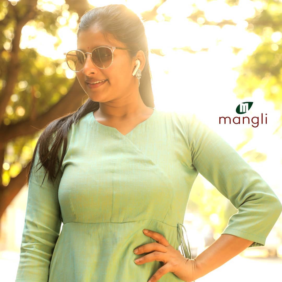 Singer-Mangli-Photos