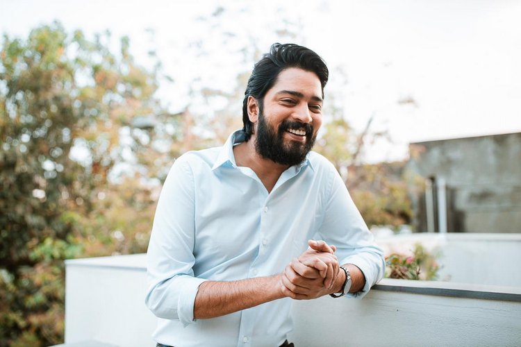 8 allari naresh