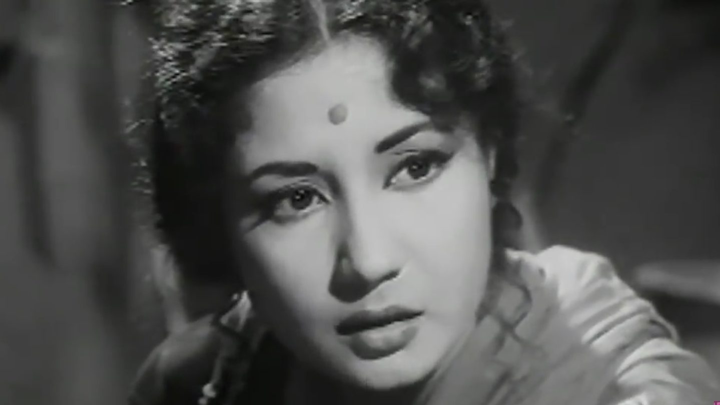 meena kumari left hand