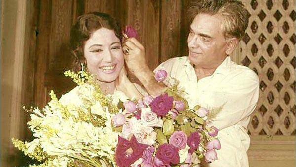 meena kumari left hand