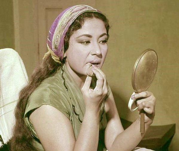 meena kumari left hand