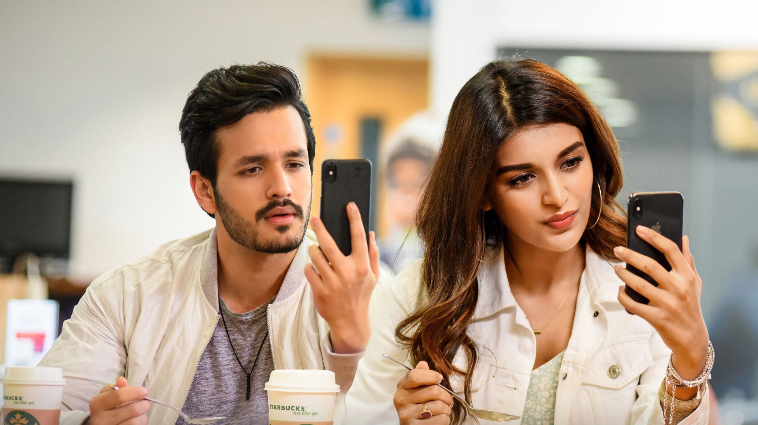tholiprema mr majnu rang de similarities