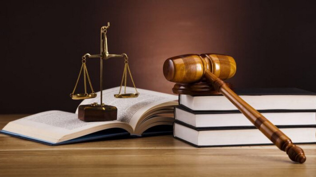 Difference between lawyer and advocate