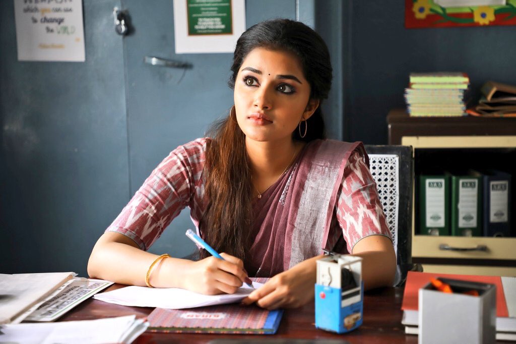 Heroines who played lecturer roles