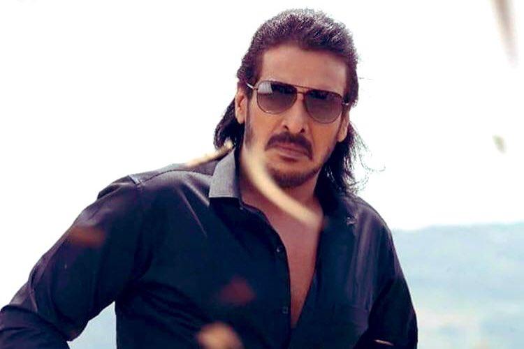 Non regional heroes who are famous in Telugu industry