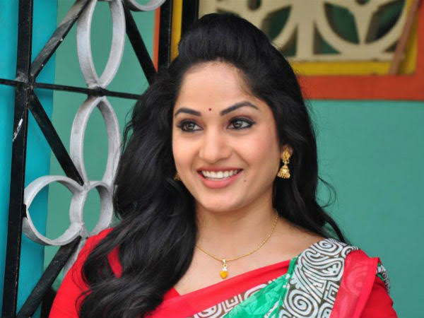 actresses who scored hit with their first movie and later disappeared