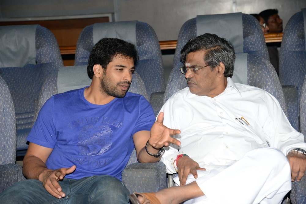 singers, musicians and lyricists whose family members also in film industry