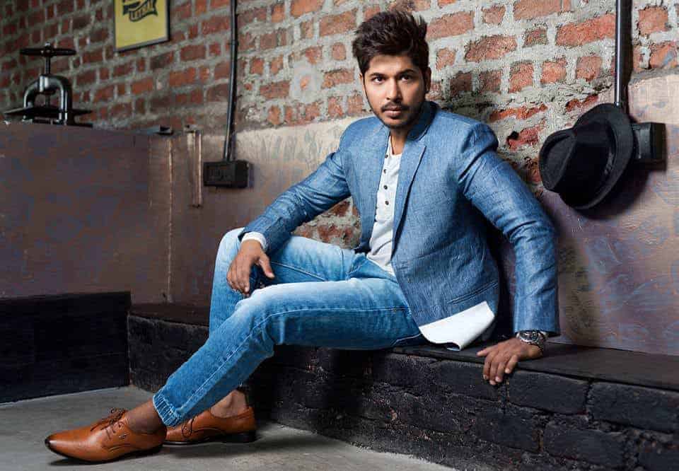 singers, musicians and lyricists whose family members also in film industry