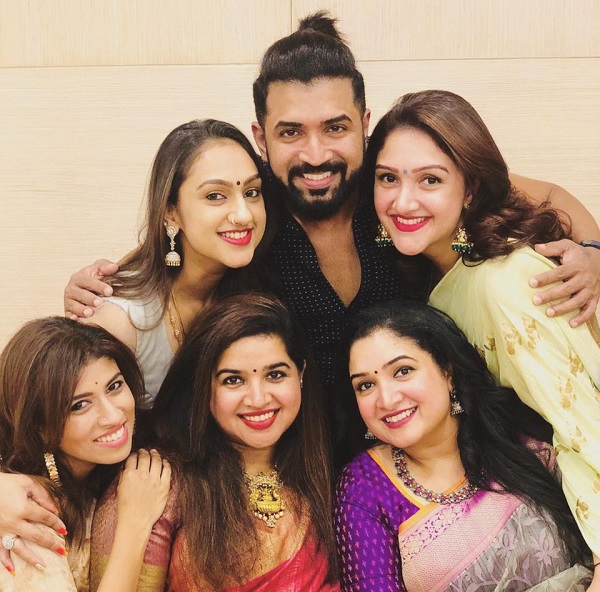 Actor siblings born from another mother