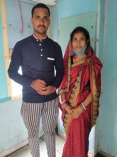 Couple married in a train